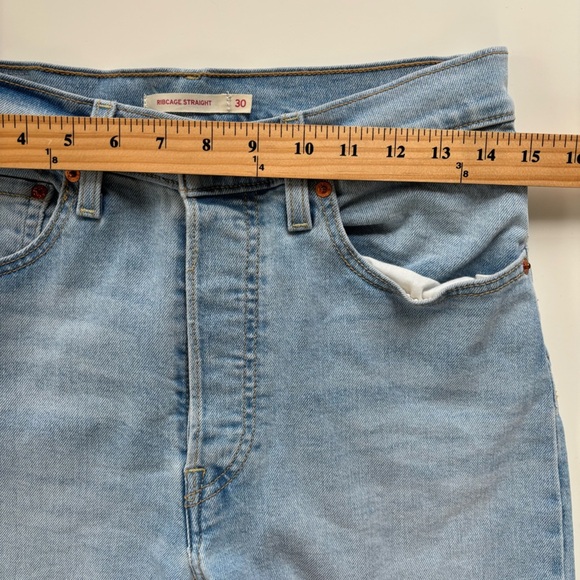 Levi's Women's Ribcage Straight Ankle Jeans in Light Wash High Rise Size 30 - Picture 11 of 13